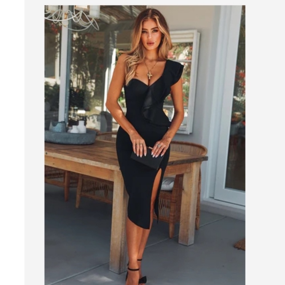 Hello Molly Black Sleeveless Sundress Midi